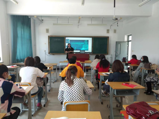20220518管理服务学院举行青年教师汇报课221.png